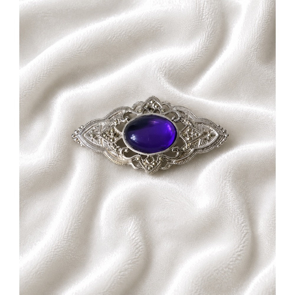 Brooch Pin Women Purple Excellent Vintage Gold Tone Faux Filigree